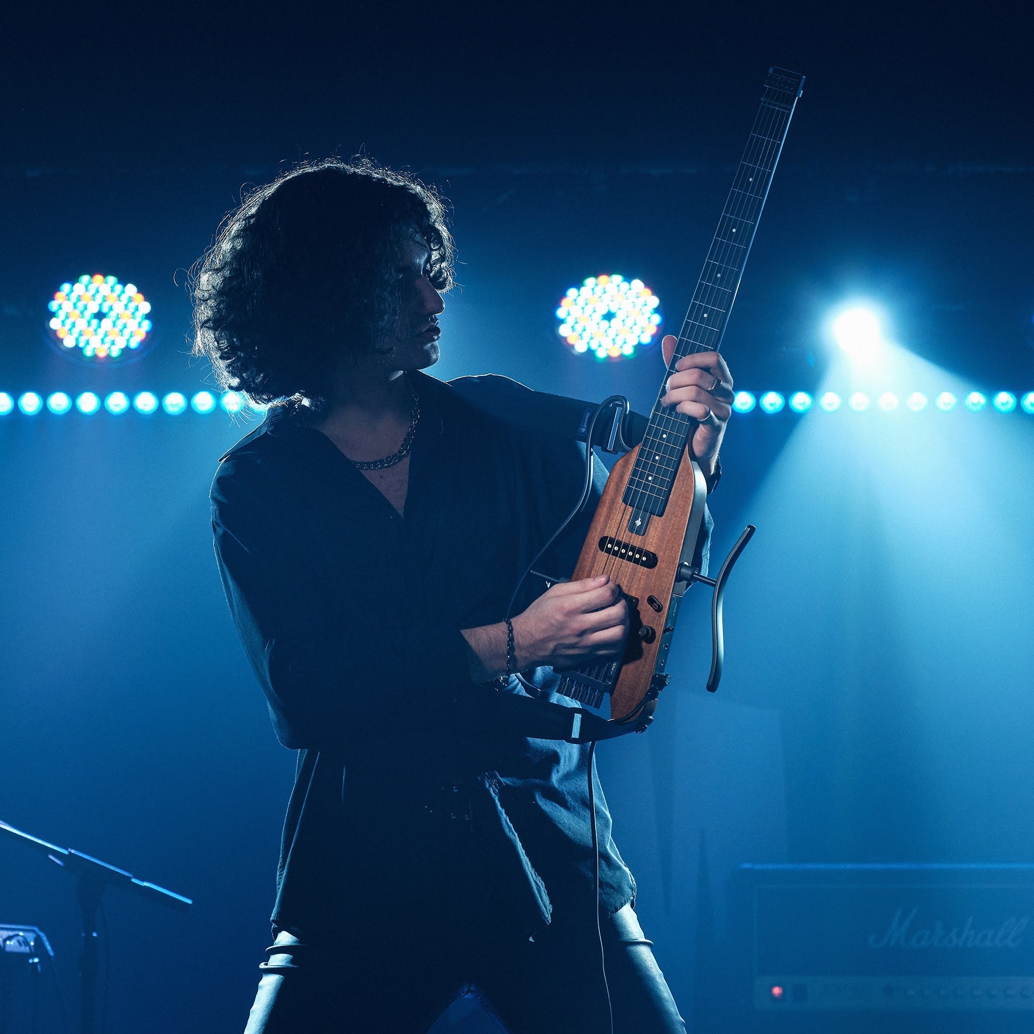 HUSH-I PRO 複数のサウンドモードヘッドレス トラベルギター Donner